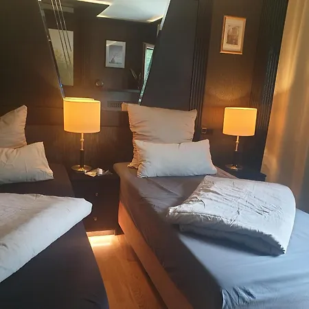 Miet-kamp Ruhig, Zentral, Nahe Messe, Ausgefallenes Design 2 Schlafzimmer Berlin