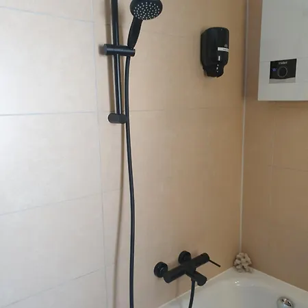 Miet-kamp Ruhig, Zentral, Nahe Messe, Ausgefallenes Design 2 Schlafzimmer *