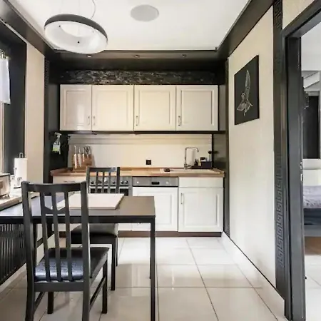 Miet-kamp Ruhig, Zentral, Nahe Messe, Ausgefallenes Design 2 Schlafzimmer Apartment Berlin