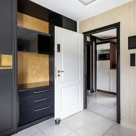 Miet-kamp Ruhig, Zentral, Nahe Messe, Ausgefallenes Design 2 Schlafzimmer *