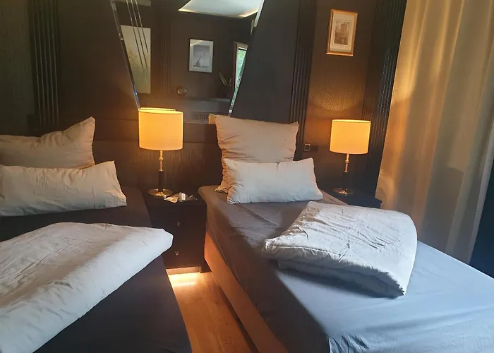 Miet-kamp Ruhig, Zentral, Nahe Messe, Ausgefallenes Design 2 Schlafzimmer Berlino