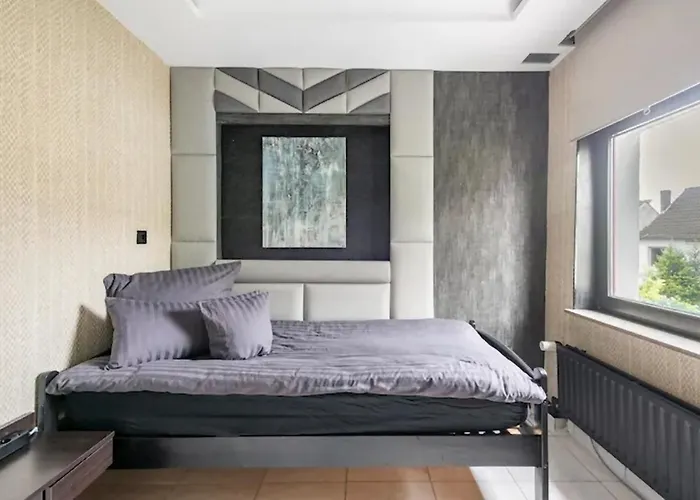 Miet-kamp Ruhig, Zentral, Nahe Messe, Ausgefallenes Design 2 Schlafzimmer