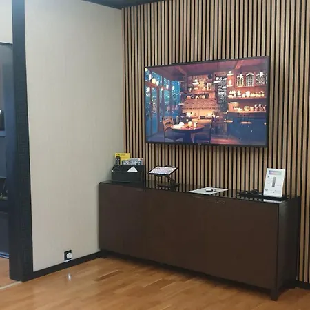 Miet-kamp Ruhig, Zentral, Nahe Messe, Ausgefallenes Design 2 Schlafzimmer דירה *