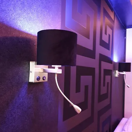 Miet-kamp Ruhig, Zentral, Nahe Messe, Ausgefallenes Design 2 Schlafzimmer