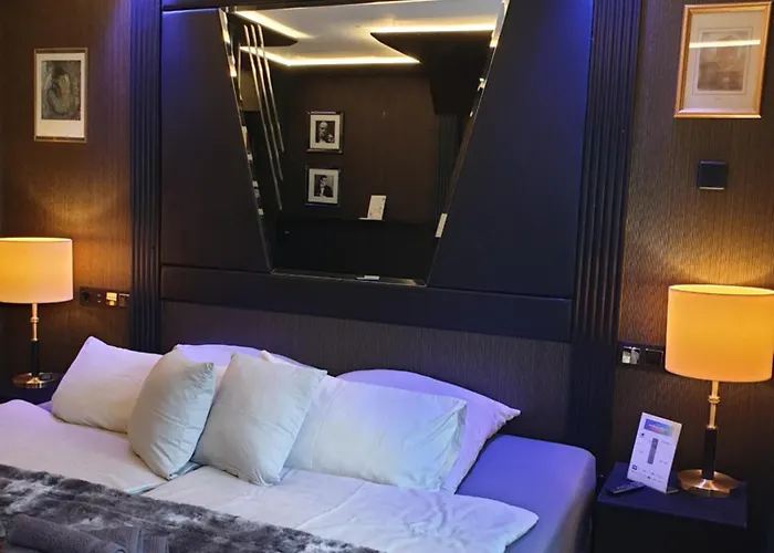 Miet-kamp Ruhig, Zentral, Nahe Messe, Ausgefallenes Design 2 Schlafzimmer *